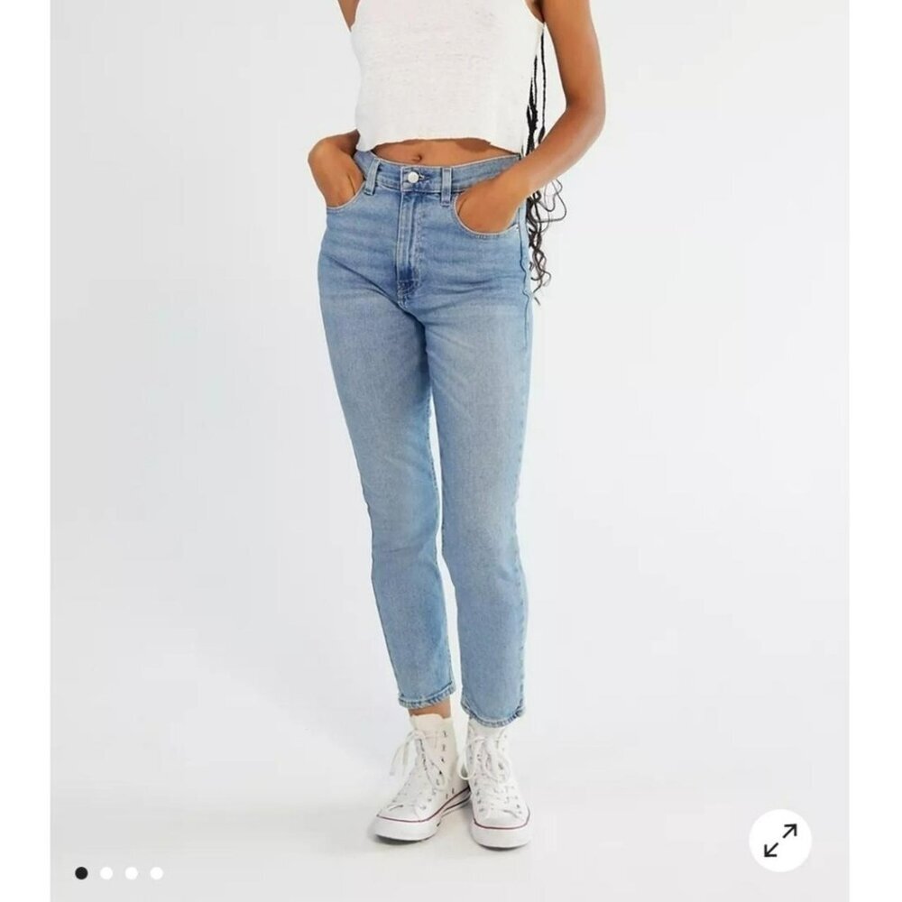 BDG High-Waisted Cropped Girlfriend Jean Blue Light Wash Zip Fly Size 28